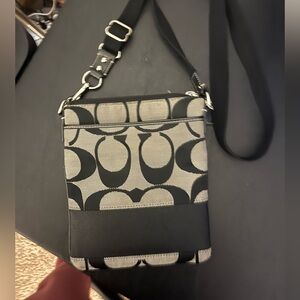 Small coach crossbody purse w/ Pockets

8 inches high and 7 inches wide